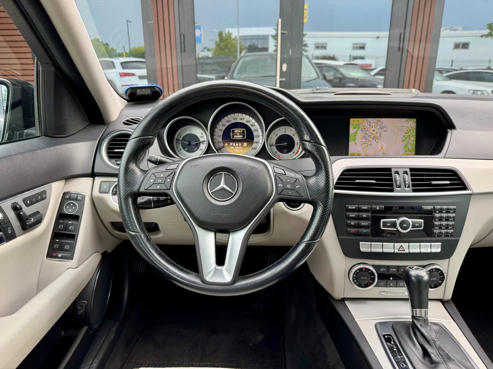 Mercedes-Benz C 250 Avangard* LaneAssist* Blindspot* Памет* Лизинг, снимка 10 - Автомобили и джипове - 54883195