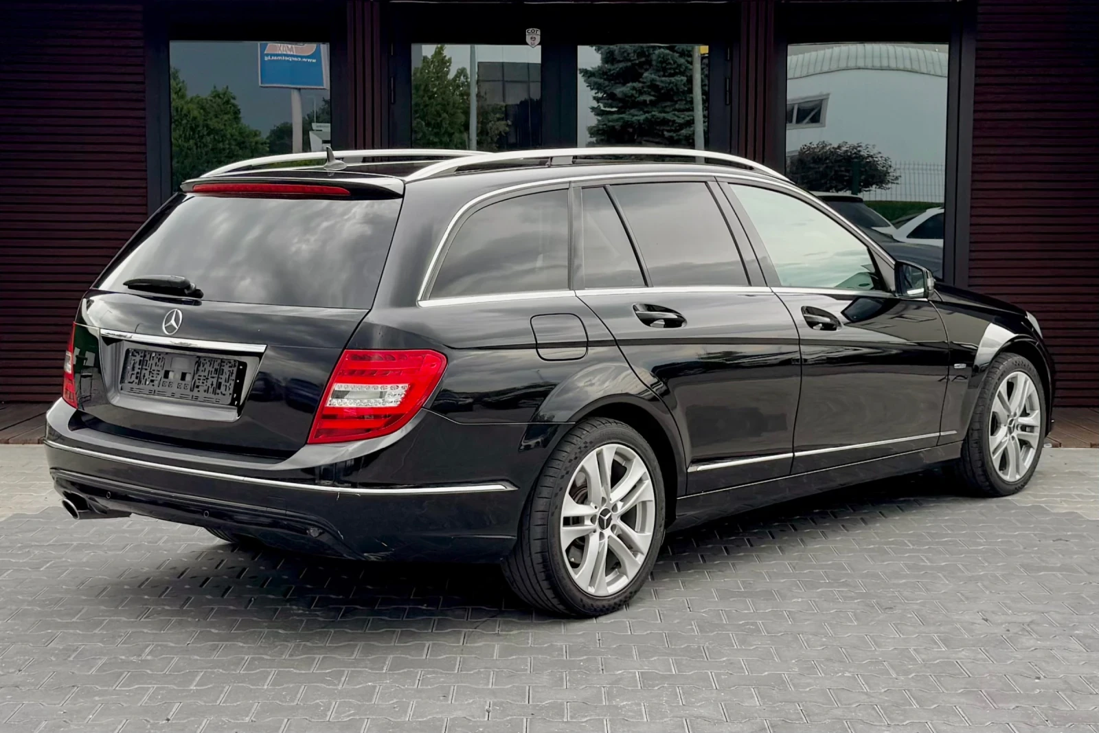 Mercedes-Benz C 250 Avangard* LaneAssist* Blindspot* Памет* Лизинг, снимка 6 - Автомобили и джипове - 54883195