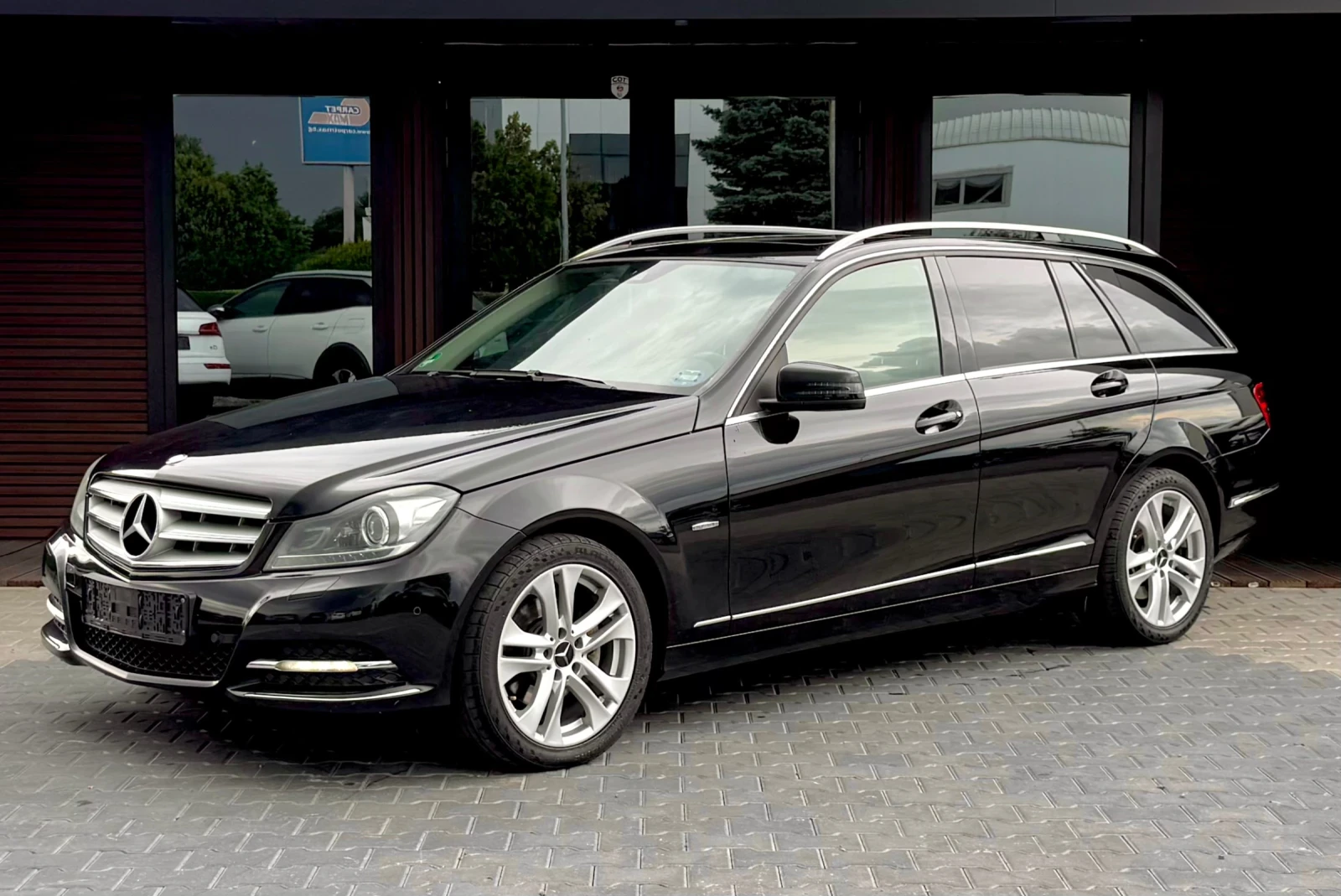 Mercedes-Benz C 250 Avangard* LaneAssist* Blindspot* Памет* Лизинг, снимка 3 - Автомобили и джипове - 54883195