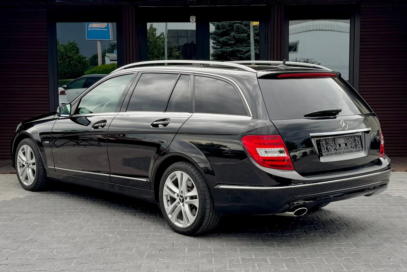 Mercedes-Benz C 250 Avangard* LaneAssist* Blindspot* Памет* Лизинг, снимка 4 - Автомобили и джипове - 54883195