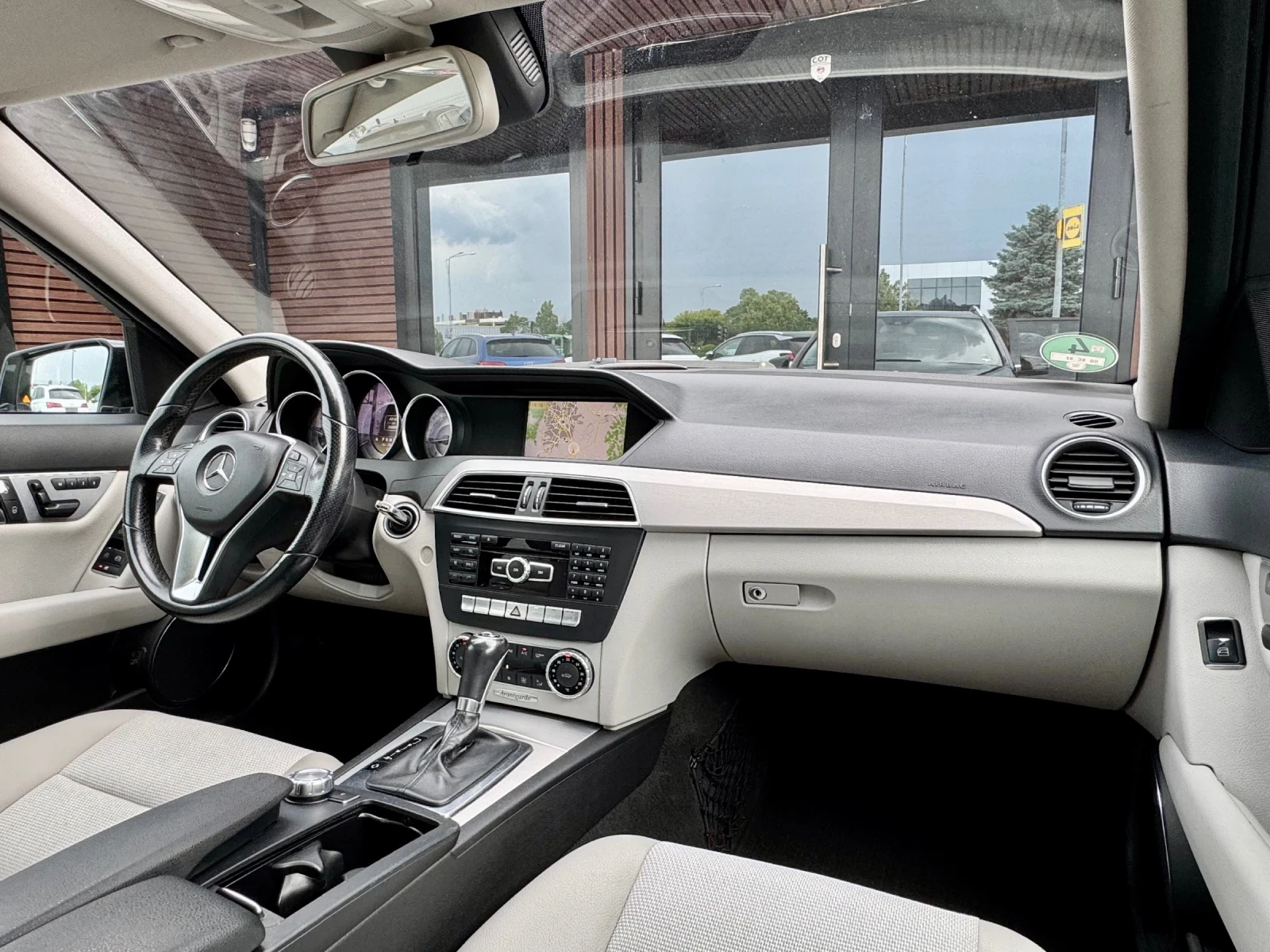 Mercedes-Benz C 250 Avangard* LaneAssist* Blindspot* Памет* Лизинг, снимка 12 - Автомобили и джипове - 54883195
