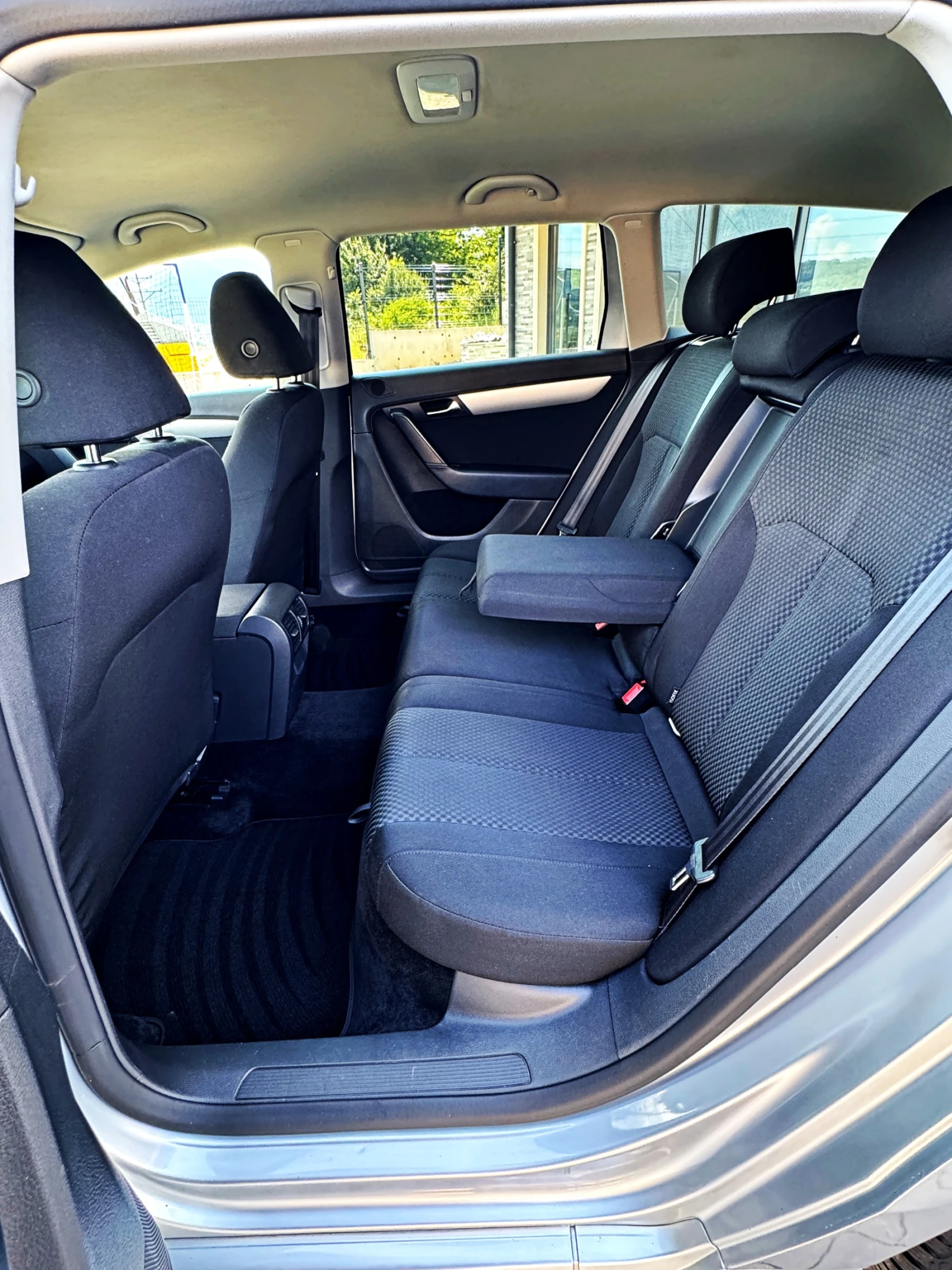 VW Passat 1.6TDI Bluemotion/Comfortline/Ел.Теглич/Подгрев, снимка 13 - Автомобили и джипове - 54990836