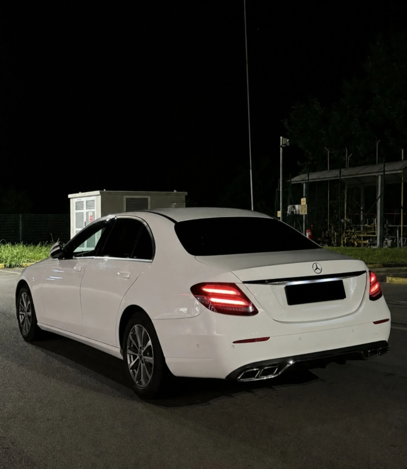 Mercedes-Benz E 220 AMG-LINE 9G TRONIC, снимка 6 - Автомобили и джипове - 55073726