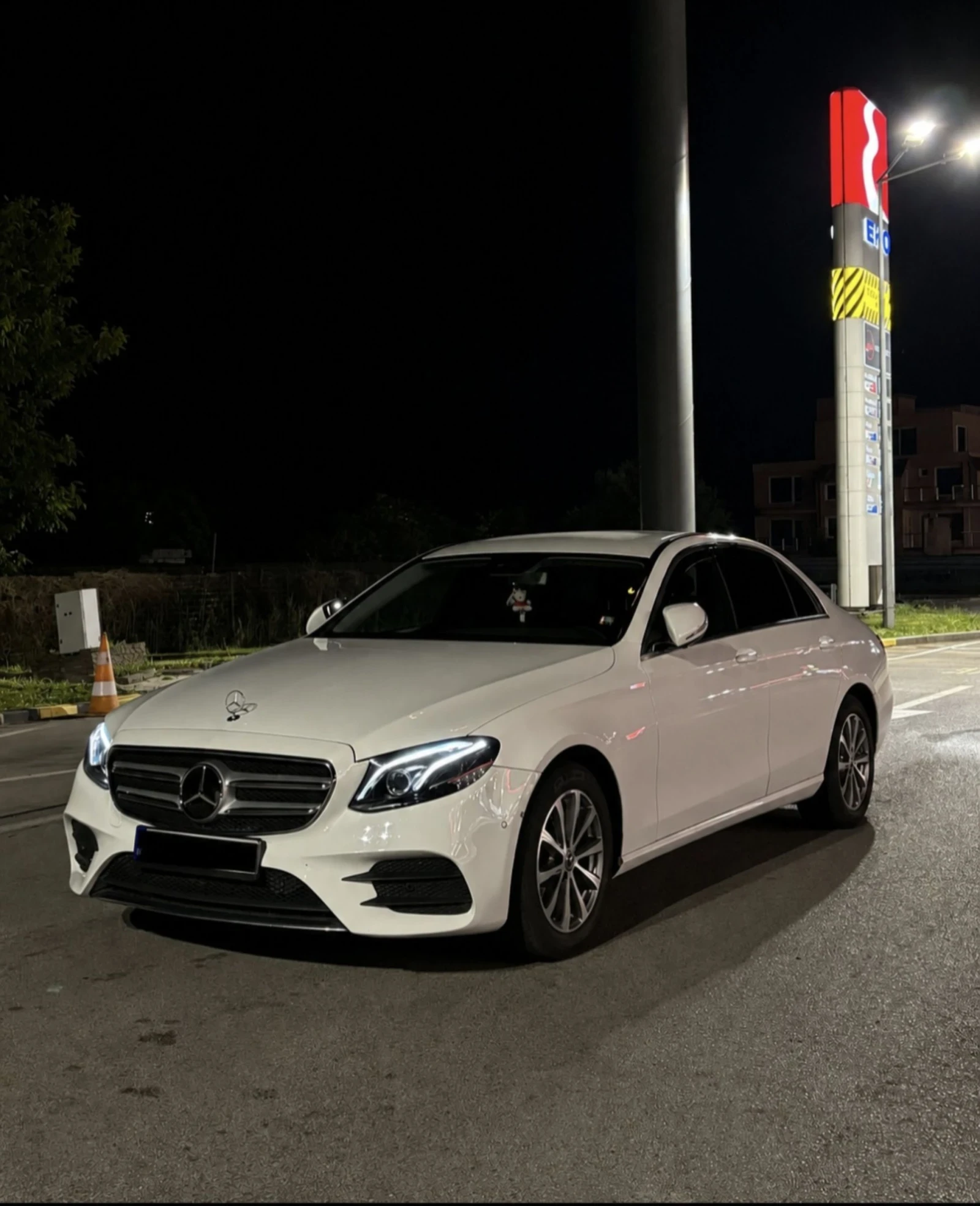 Mercedes-Benz E 220 AMG-LINE 9G TRONIC, снимка 3 - Автомобили и джипове - 55073726