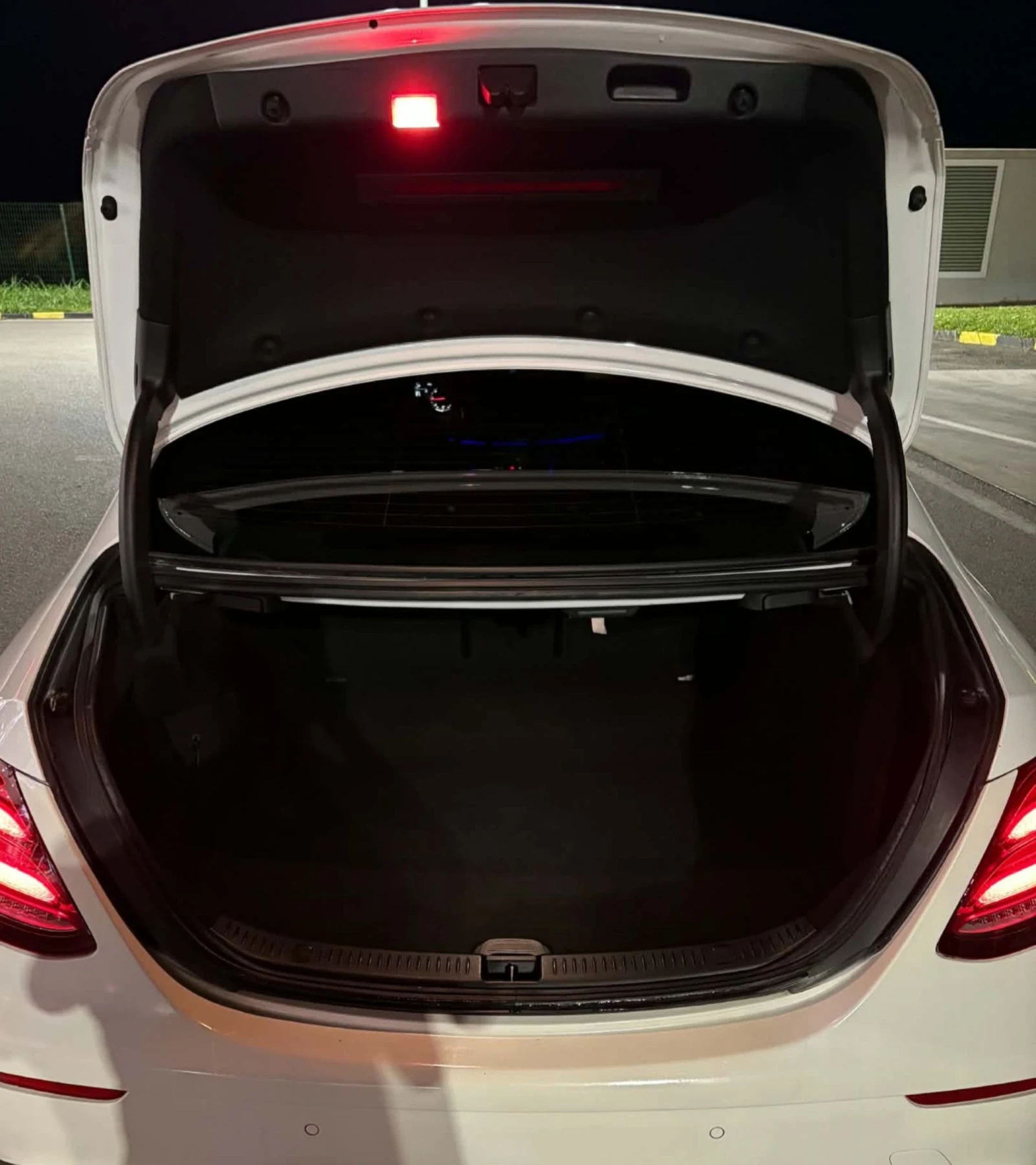 Mercedes-Benz E 220 AMG-LINE 9G TRONIC, снимка 8 - Автомобили и джипове - 55073726