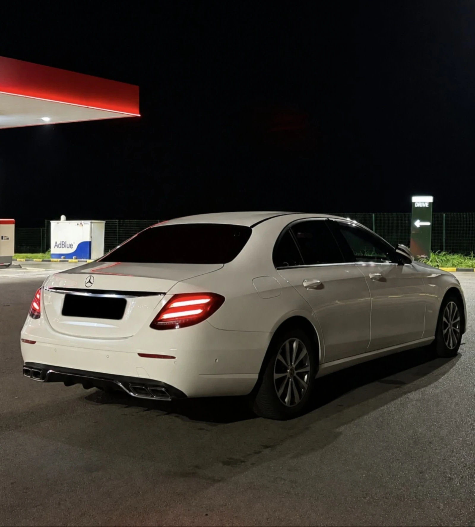 Mercedes-Benz E 220 AMG-LINE 9G TRONIC, снимка 4 - Автомобили и джипове - 55073726