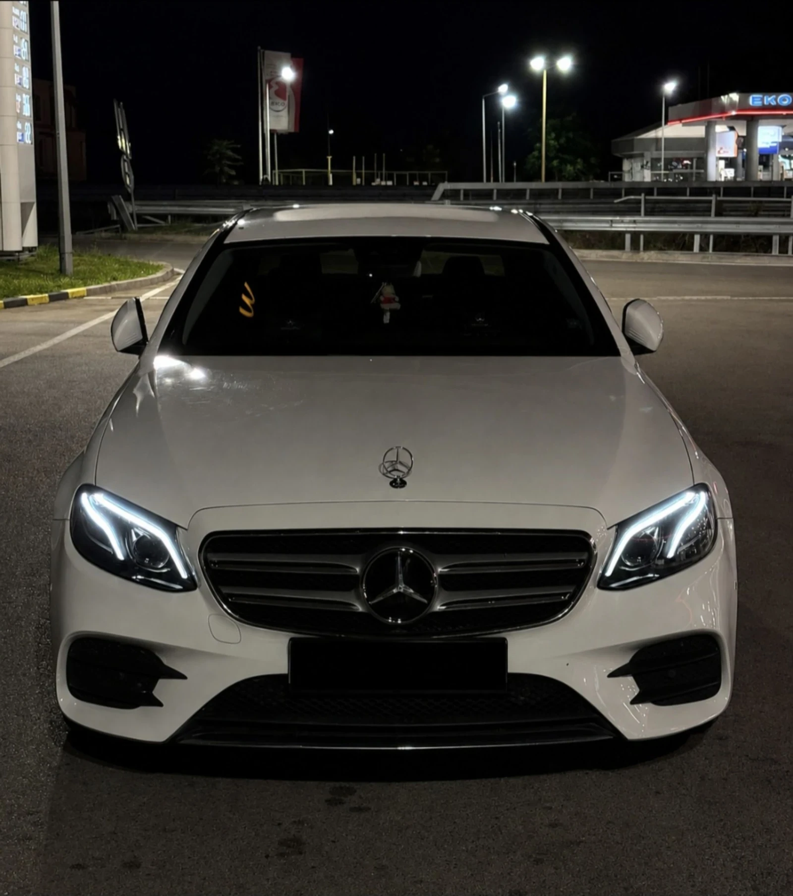 Mercedes-Benz E 220 AMG-LINE 9G TRONIC, снимка 2 - Автомобили и джипове - 55073726