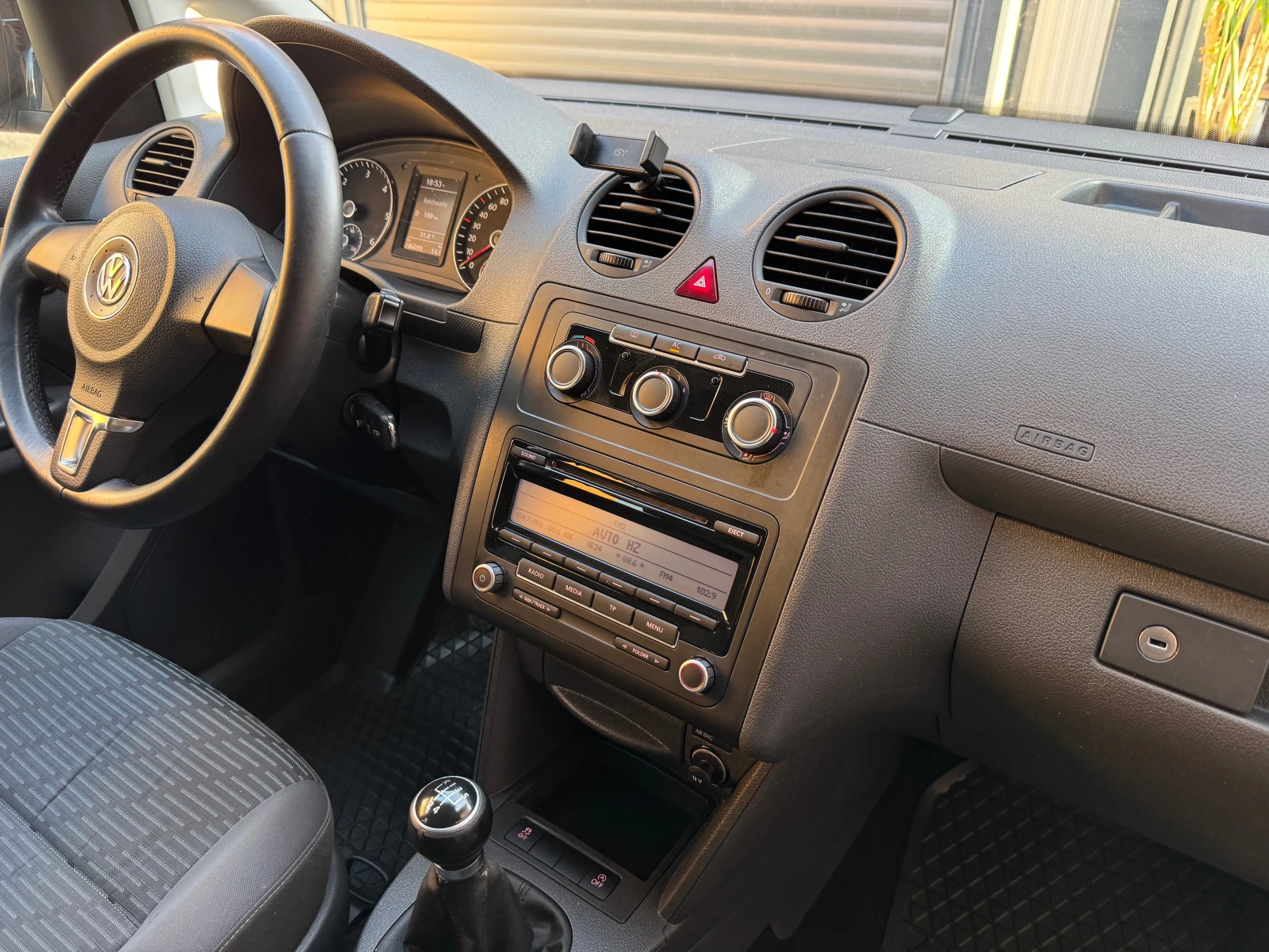 VW Caddy 1.6TDi-Maxi, снимка 11 - Автомобили и джипове - 55500021