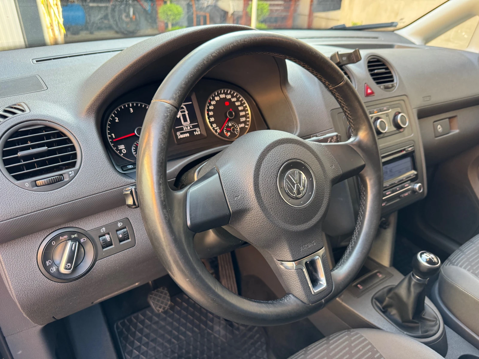 VW Caddy 1.6TDi-Maxi, снимка 12 - Автомобили и джипове - 55500021