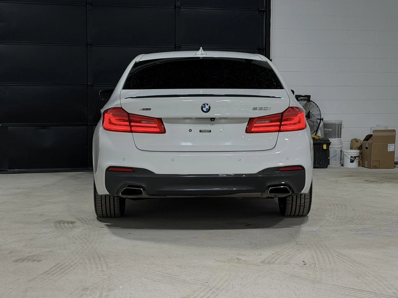 BMW 530 xDRIVE / M-PKG SHADOWLINE / H&K / DIGITAL / ЩОРИ, снимка 4 - Автомобили и джипове - 56150701