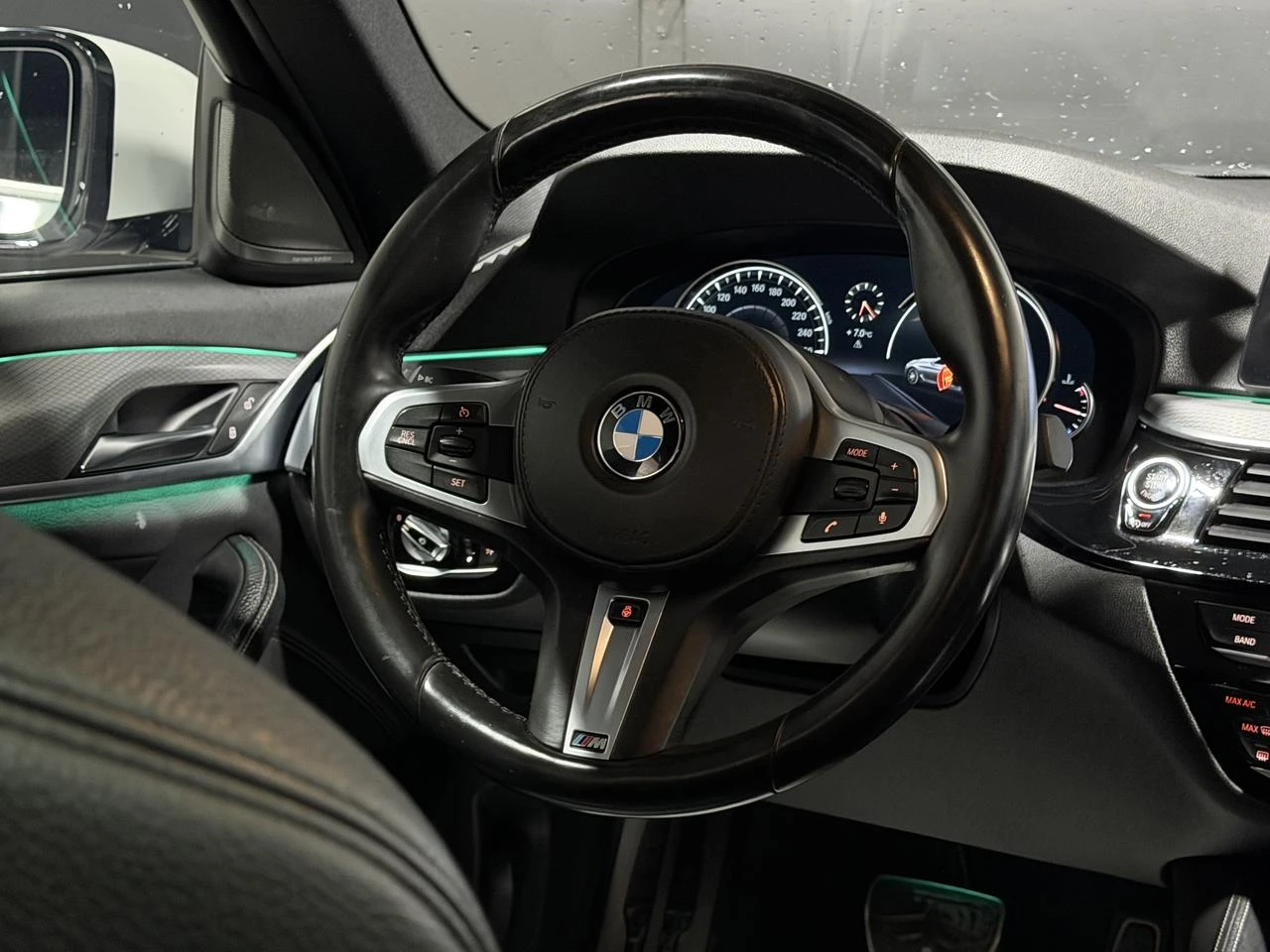 BMW 530 xDRIVE / M-PKG SHADOWLINE / H&K / DIGITAL / ЩОРИ, снимка 6 - Автомобили и джипове - 56150701