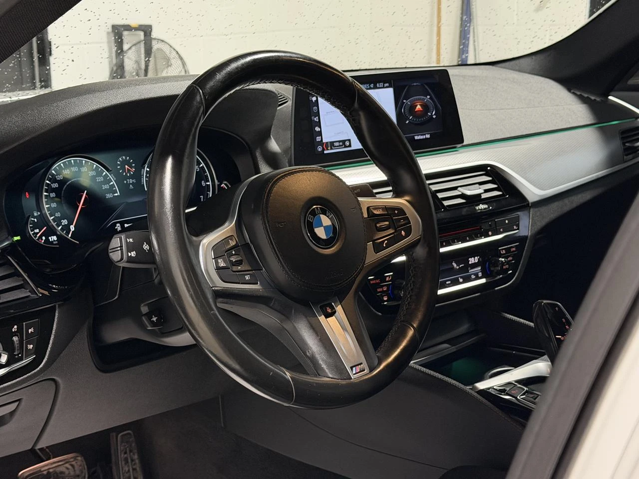 BMW 530 xDRIVE / M-PKG SHADOWLINE / H&K / DIGITAL / ЩОРИ, снимка 5 - Автомобили и джипове - 56150701