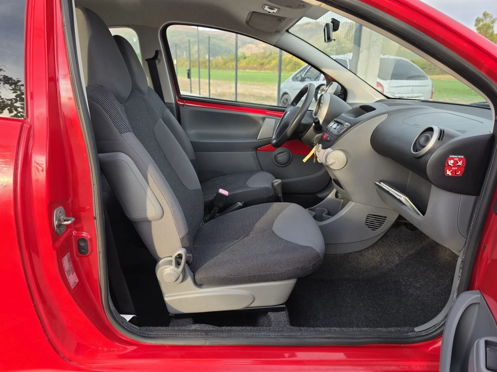 Peugeot 107 Automatic transmission , снимка 11 - Автомобили и джипове - 56453254