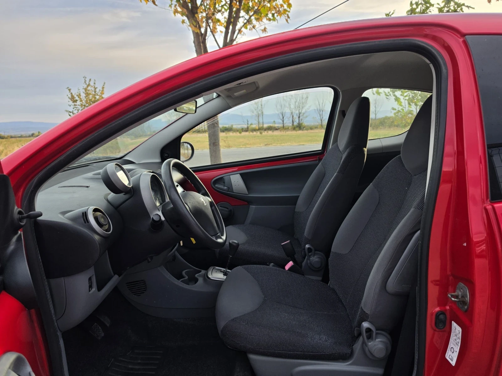 Peugeot 107 Automatic transmission , снимка 9 - Автомобили и джипове - 56453254