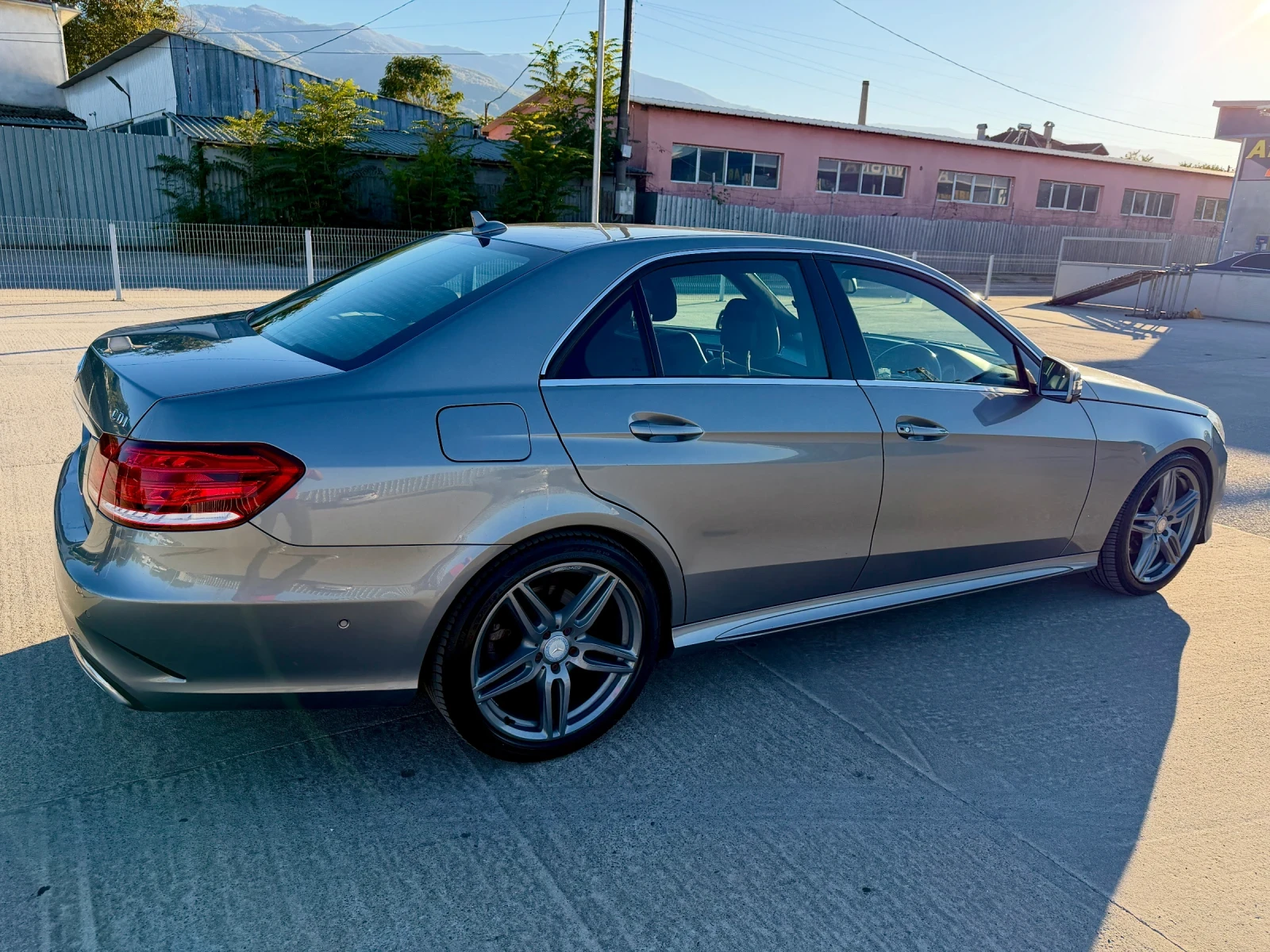 Mercedes-Benz E 250, снимка 5 - Автомобили и джипове - 56634186