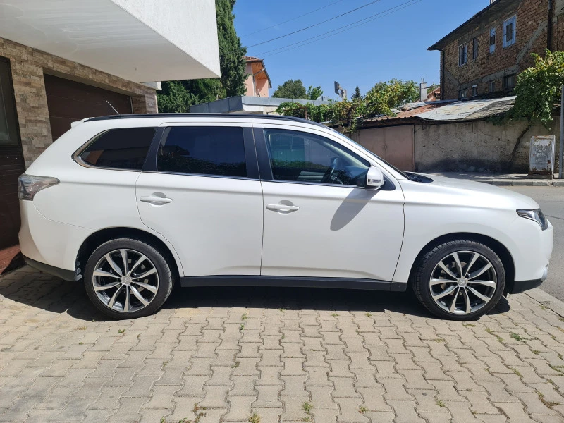 Mitsubishi Outlander, снимка 4 - Автомобили и джипове - 47346919