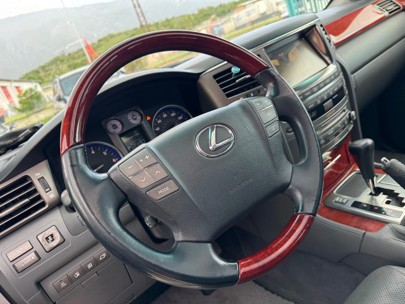 Lexus LX 570 5.7L V8* Газов инжекцион - изображение 3