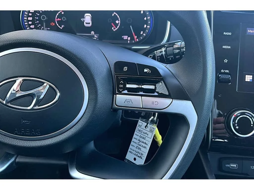 Hyundai Tucson * ESSENTIAL | HEATED SEATS | CARPLAY/ANDROID AUTO , снимка 14 - Автомобили и джипове - 53846696