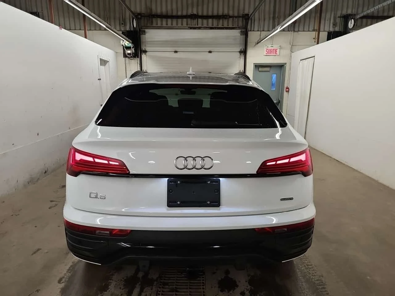 Audi Q5 * PROGRESSIV * ПАНОРАМА* 2 КЛЮЧА* , снимка 5 - Автомобили и джипове - 53870580