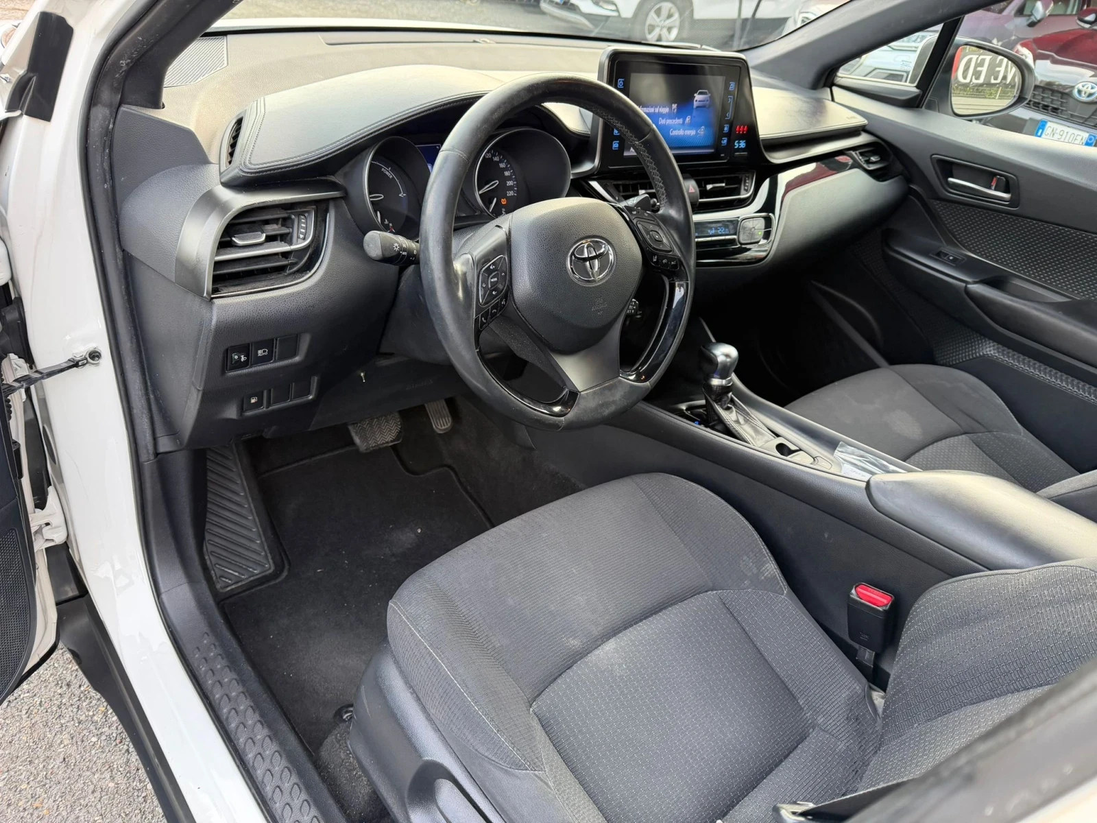 Toyota C-HR 1.8 hybrid , снимка 8 - Автомобили и джипове - 54009501