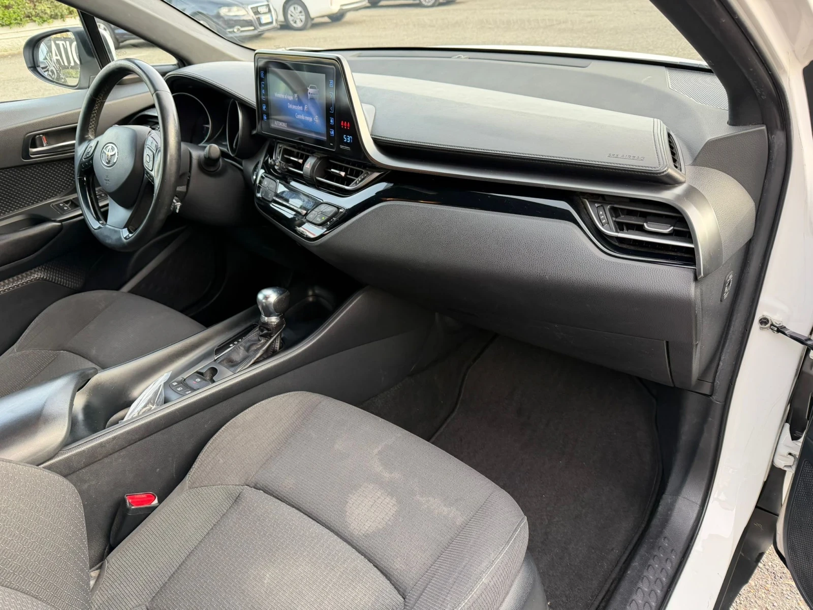 Toyota C-HR 1.8 hybrid , снимка 11 - Автомобили и джипове - 54009501