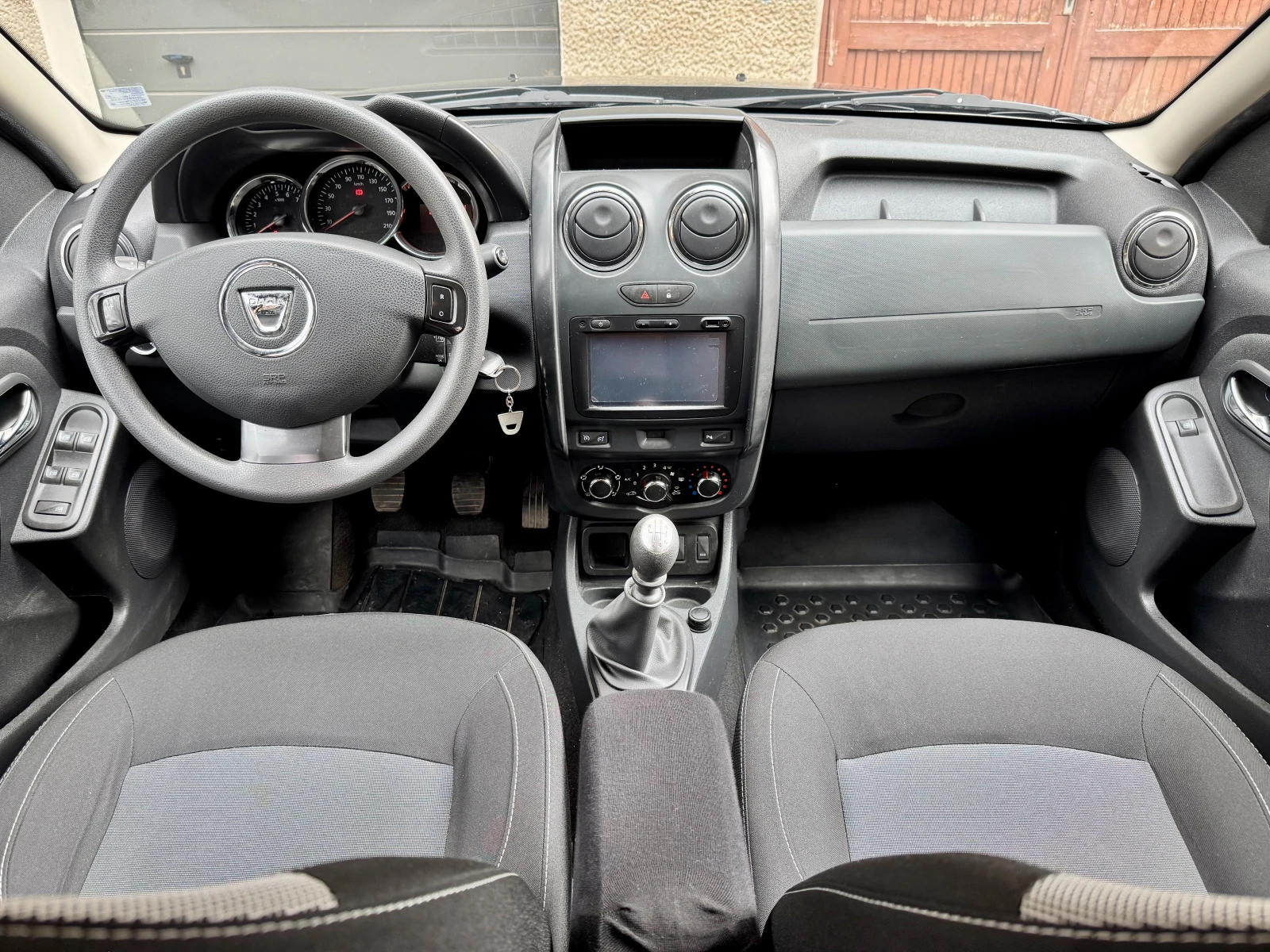 Dacia Duster 1.5 dCi 90 к.с. | 1 Собственик | Реални 129 000 км, снимка 15 - Автомобили и джипове - 54028136