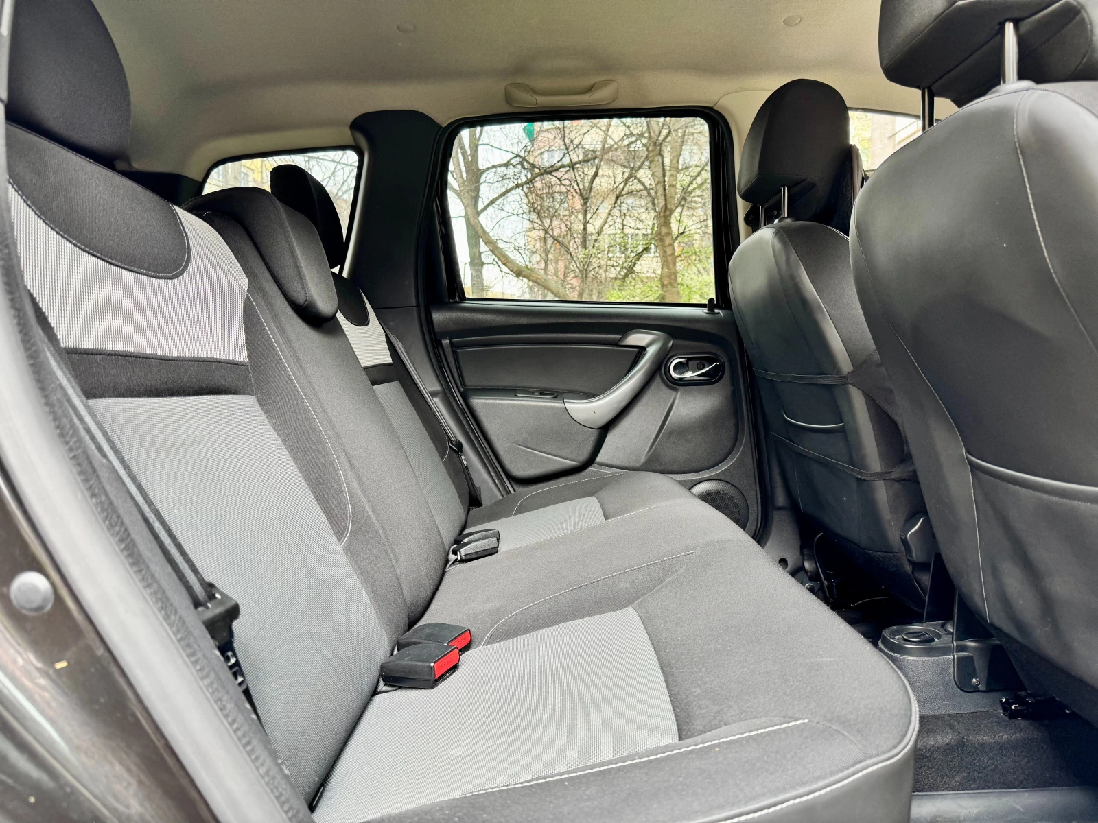 Dacia Duster 1.5 dCi 90 к.с. | 1 Собственик | Реални 129 000 км, снимка 12 - Автомобили и джипове - 54028136