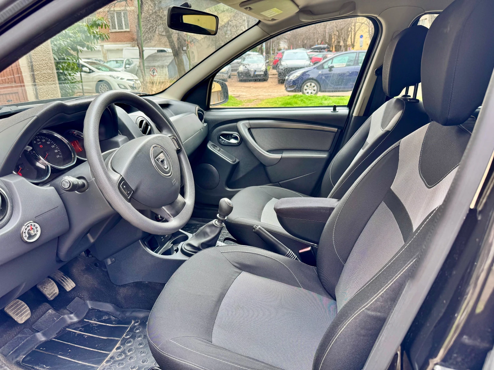 Dacia Duster 1.5 dCi 90 к.с. | 1 Собственик | Реални 129 000 км, снимка 10 - Автомобили и джипове - 54028136