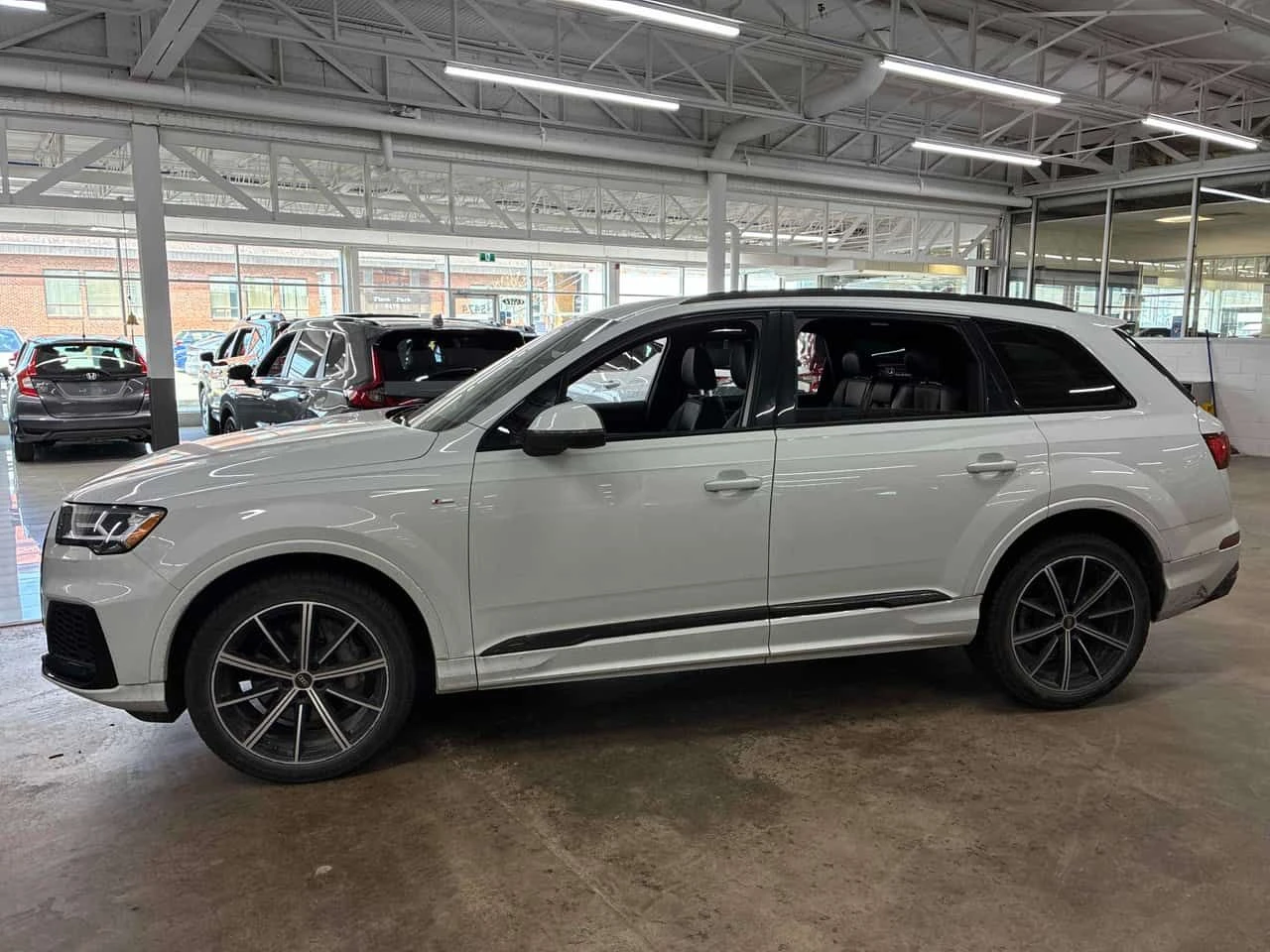 Audi Q7 Komfort  CARFAX | Mobile.bg � ����������� 2