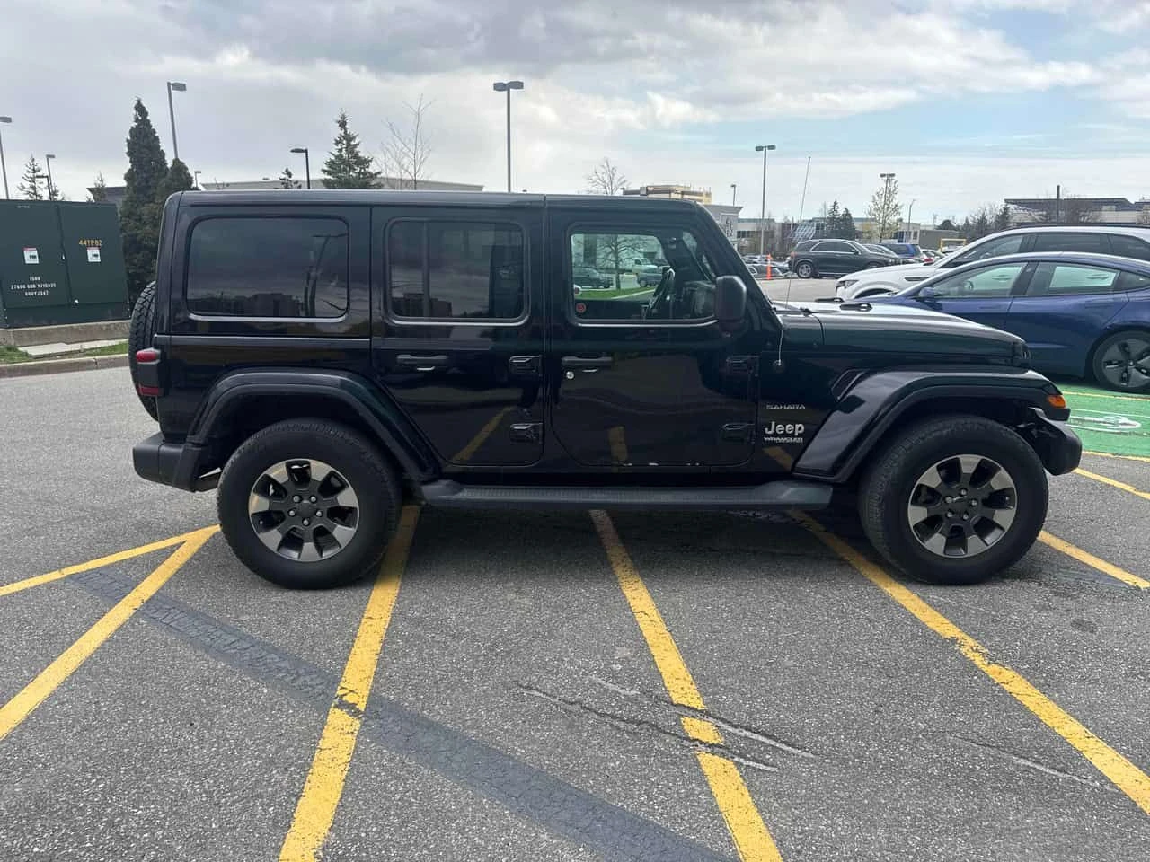 Jeep Wrangler Sahara/CARFAX/2 КЛЮЧА/ПОДГРЕВ/КОЖА, снимка 4 - Автомобили и джипове - 54417825