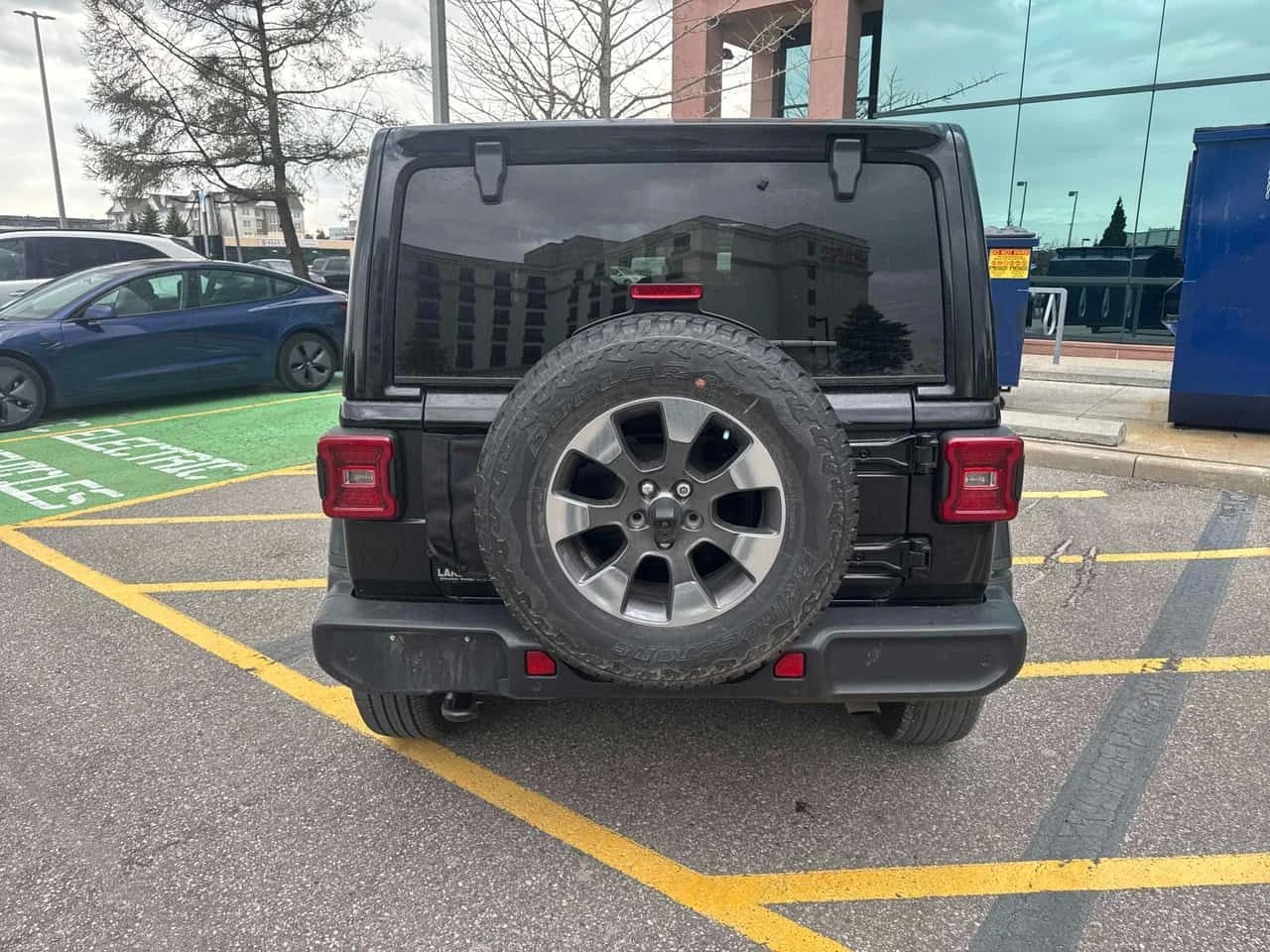 Jeep Wrangler Sahara/CARFAX/2 КЛЮЧА/ПОДГРЕВ/КОЖА, снимка 5 - Автомобили и джипове - 54417825