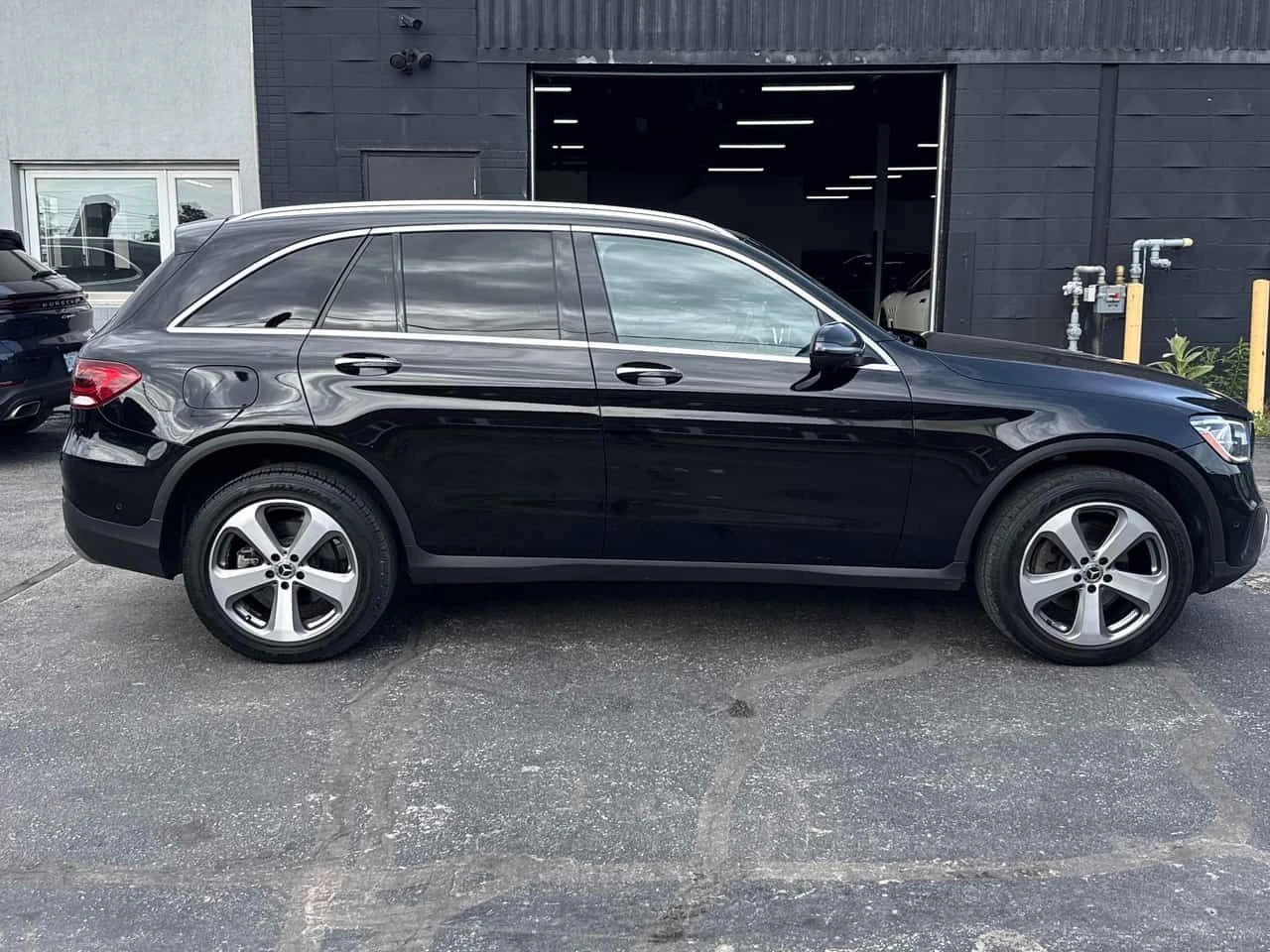 Mercedes-Benz GLC 300 * 360 * ПОДГРЕВИ * PANO * ПАМЕТ, снимка 3 - Автомобили и джипове - 54875698