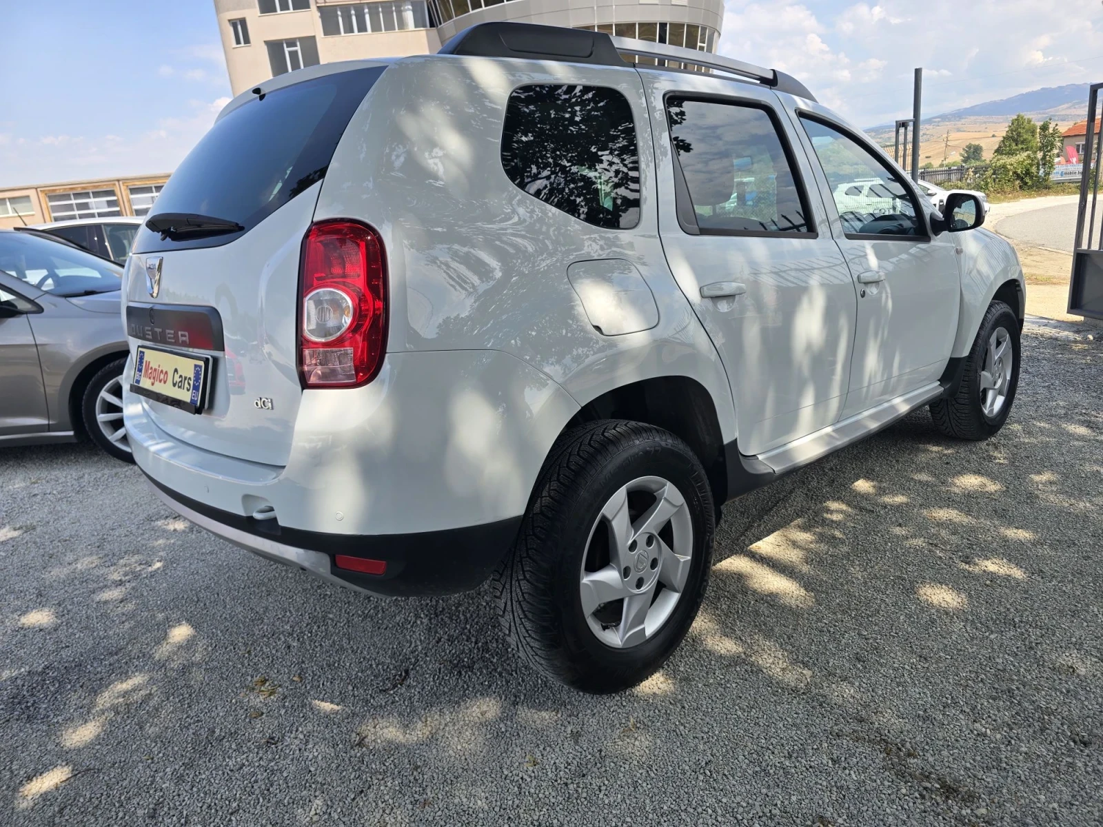 Dacia Duster 1.5dci, снимка 4 - Автомобили и джипове - 55713469
