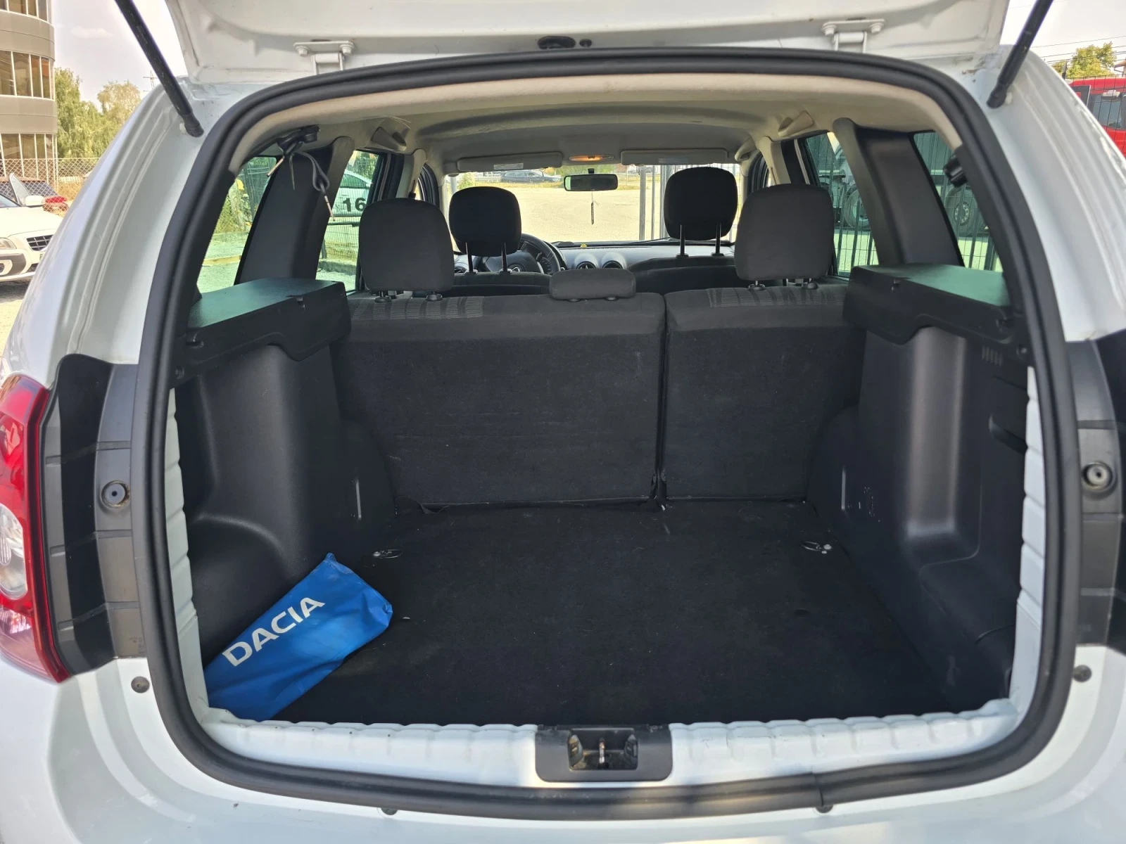 Dacia Duster 1.5dci, снимка 13 - Автомобили и джипове - 55713469