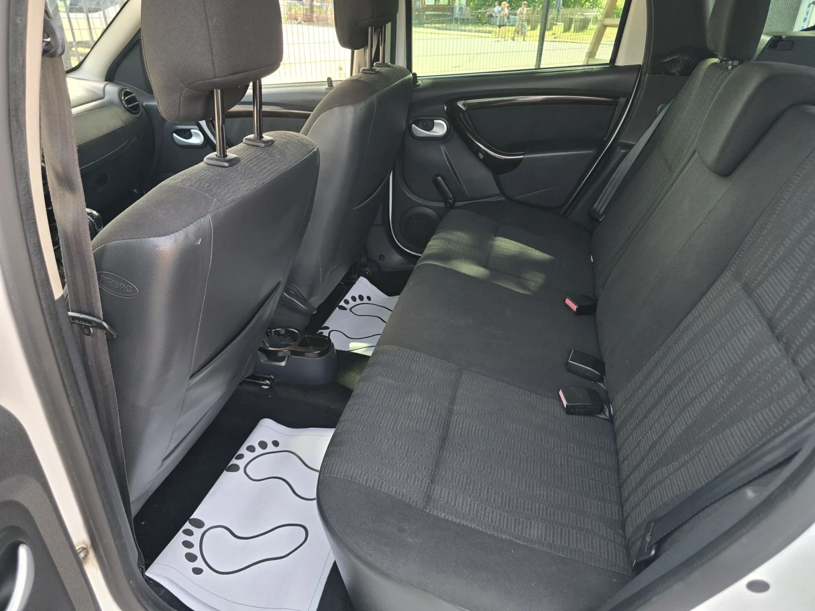 Dacia Duster 1.5dci, снимка 8 - Автомобили и джипове - 55713469