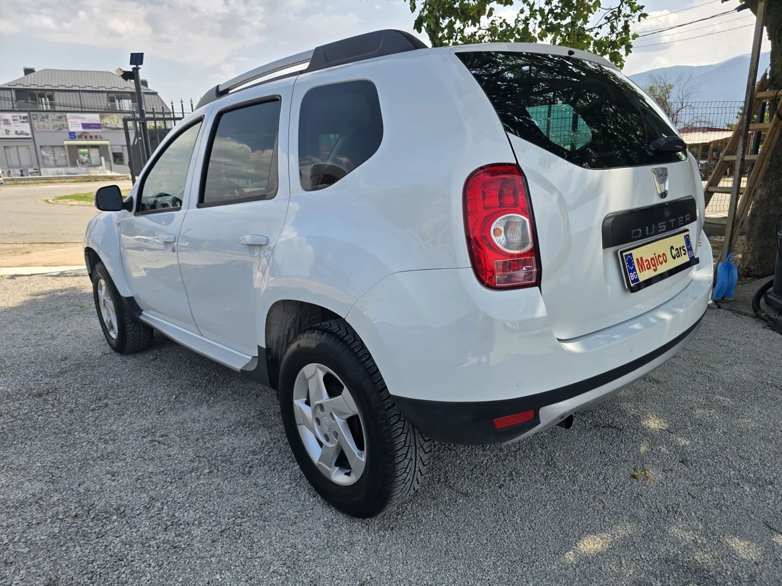 Dacia Duster 1.5dci, снимка 5 - Автомобили и джипове - 55713469