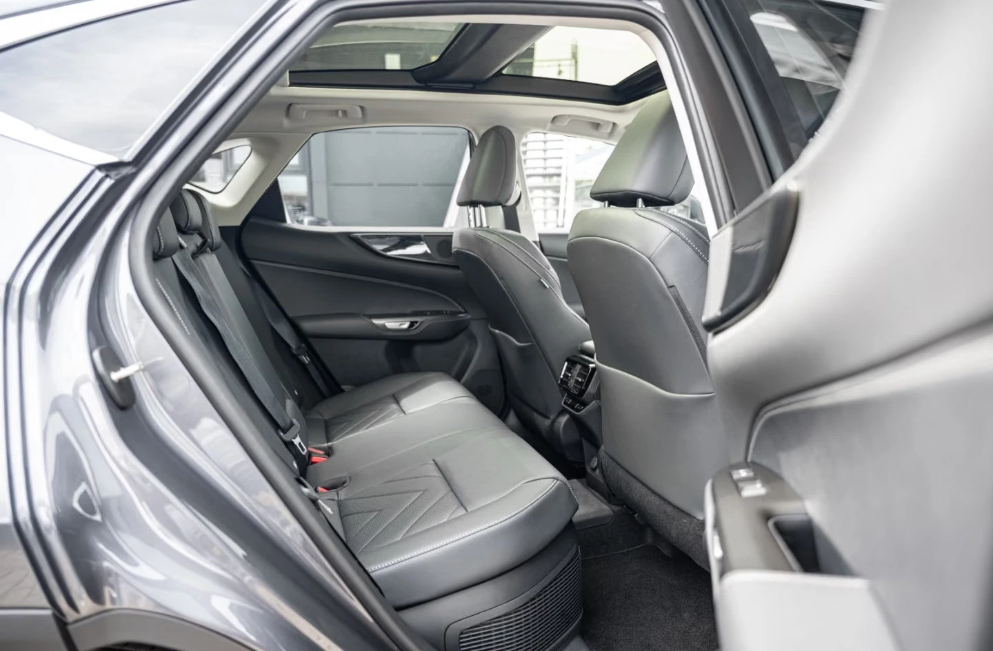 Lexus NX 450 h+ НОВ!/E-FOUR/292HP/EXECUTIVE/PANO/360/MEMO/663q, снимка 15 - Автомобили и джипове - 55904228