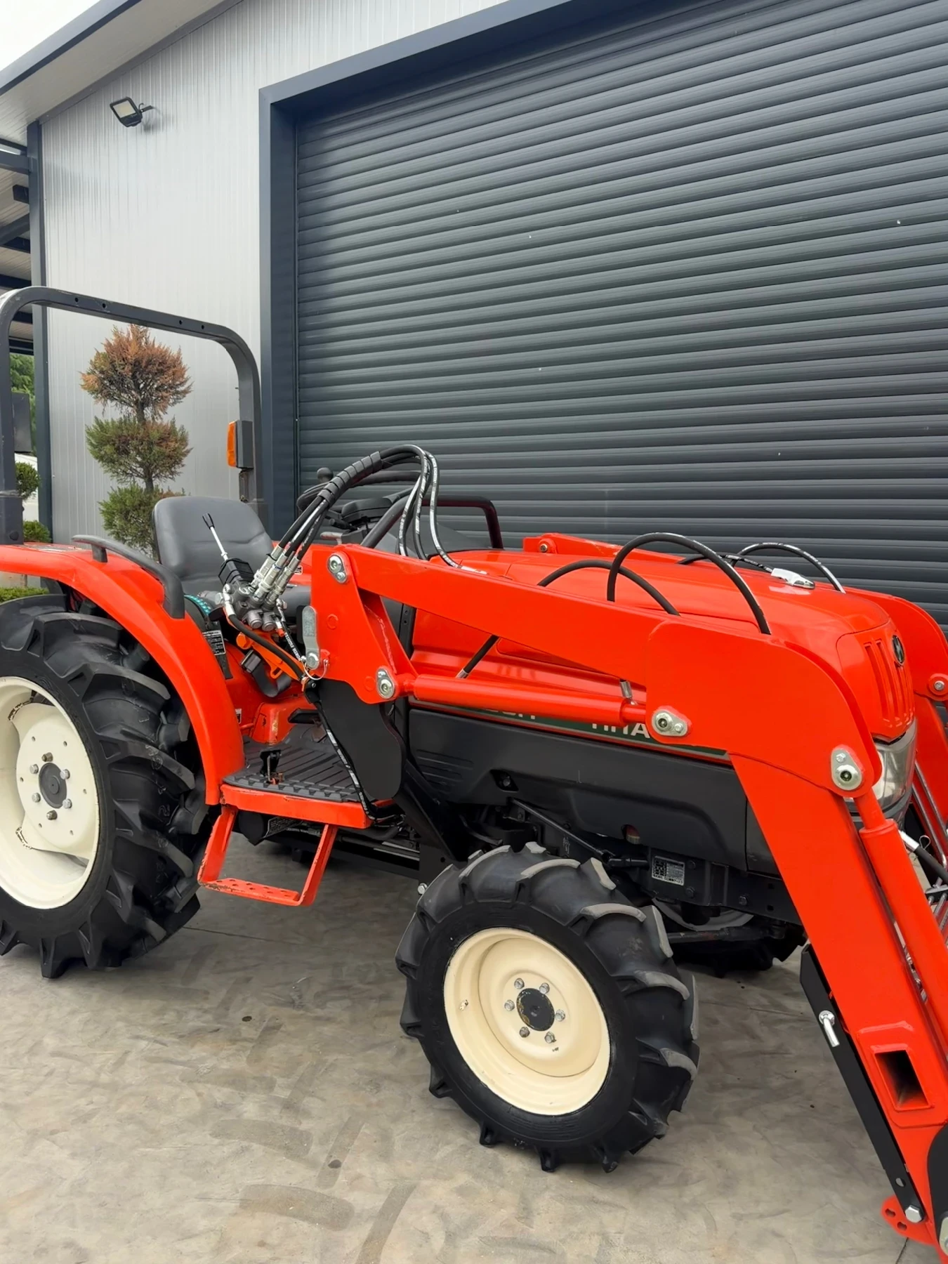 Трактор Kubota Hitachi KL250, снимка 5 - Селскостопанска техника - 55315777
