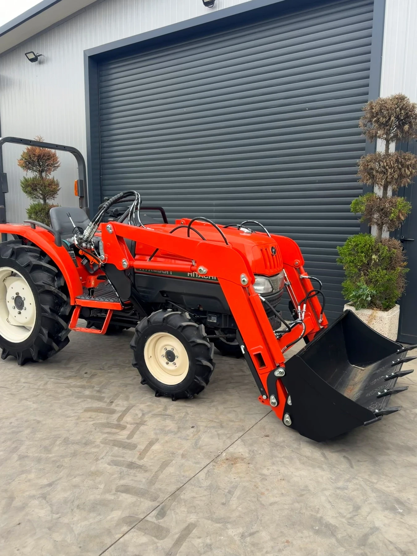 Трактор Kubota Hitachi KL250, снимка 2 - Селскостопанска техника - 55315777