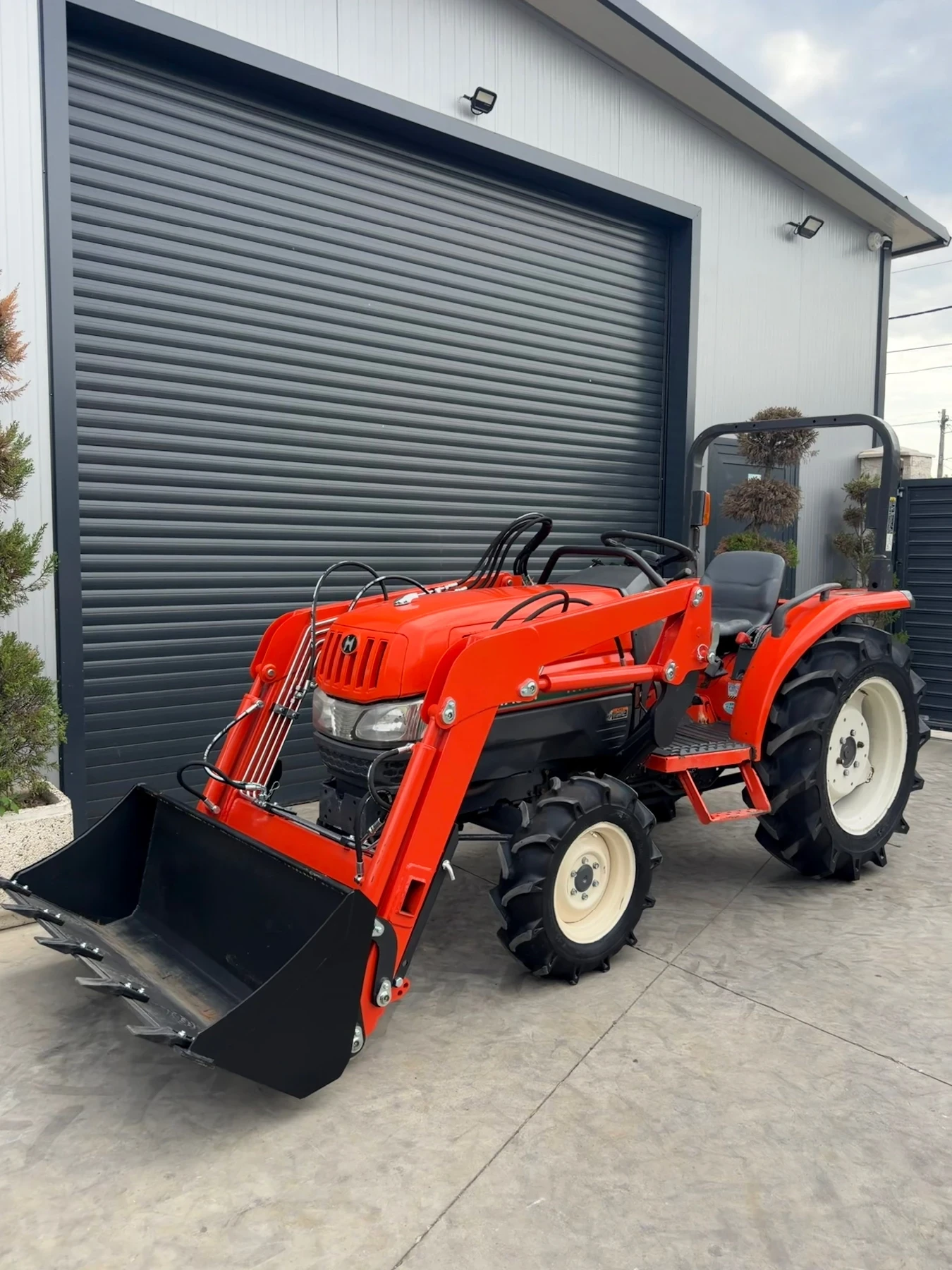 Трактор Kubota Hitachi KL250, снимка 9 - Селскостопанска техника - 55315777