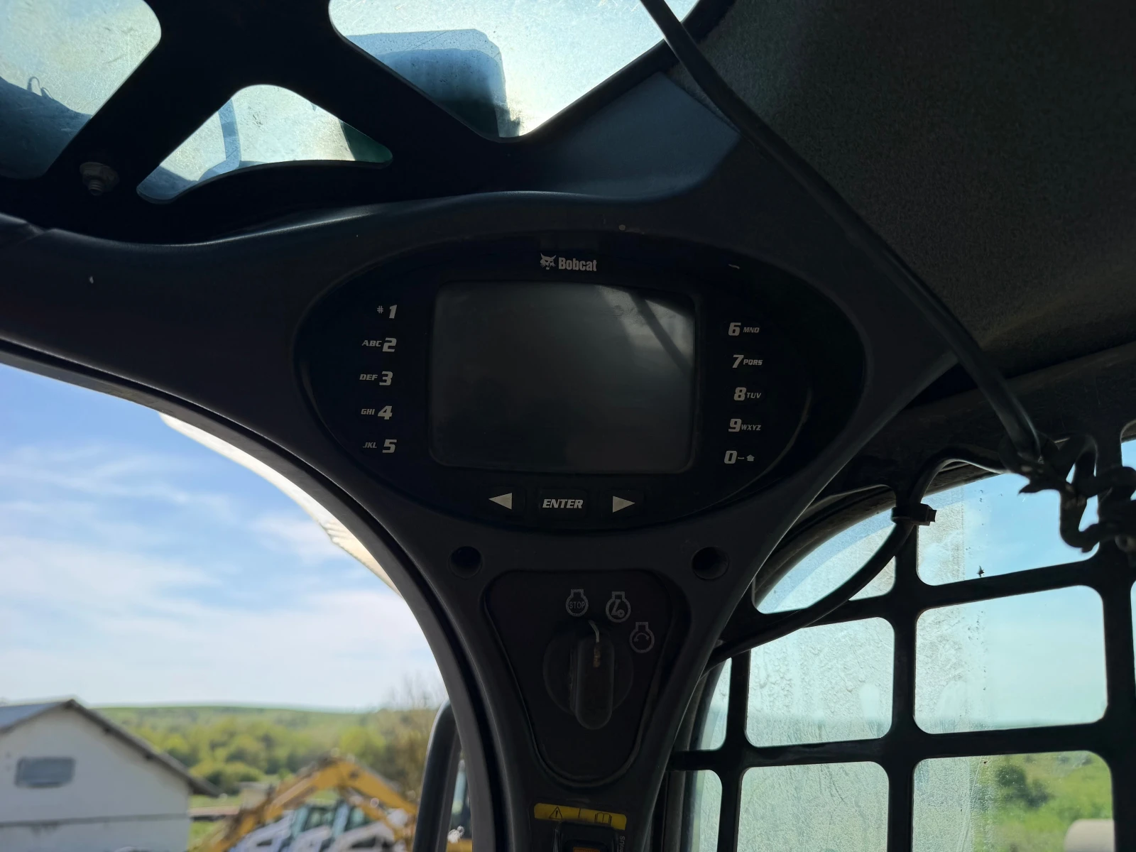 Мини челни товарачи Bobcat T870 HF ЛИЗИНГ, снимка 12 - Индустриална техника - 54220367