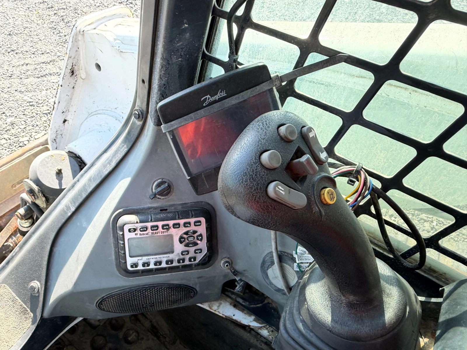 Мини челни товарачи Bobcat T870 HF ЛИЗИНГ, снимка 11 - Индустриална техника - 54220367