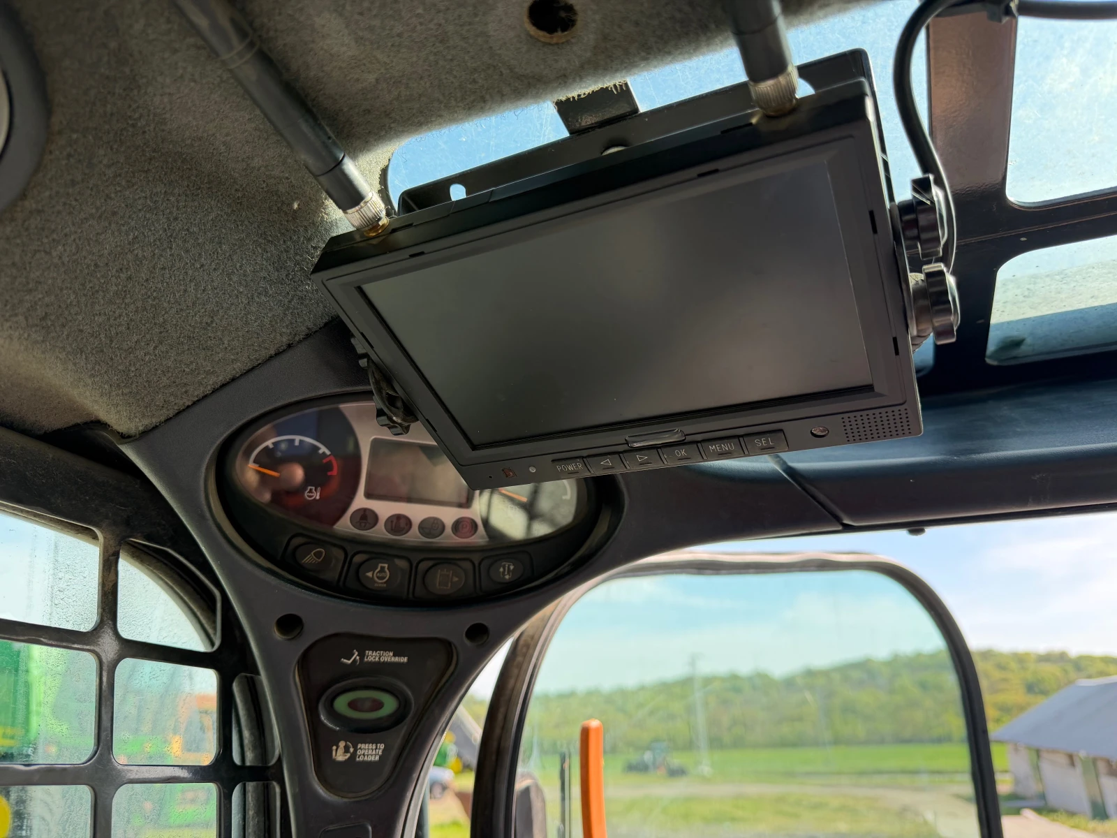 Мини челни товарачи Bobcat T870 HF ЛИЗИНГ, снимка 13 - Индустриална техника - 54220367