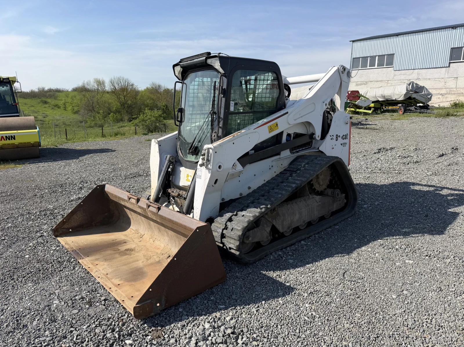 Мини челни товарачи Bobcat T870 HF ЛИЗИНГ, снимка 3 - Индустриална техника - 54220367