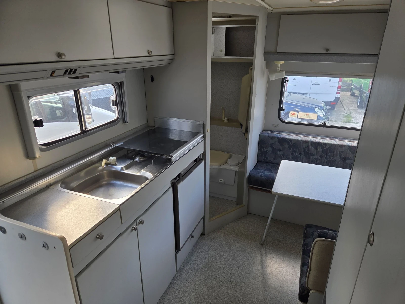 Каравана Beyerland 430D, снимка 12 - Каравани и кемпери - 54345816