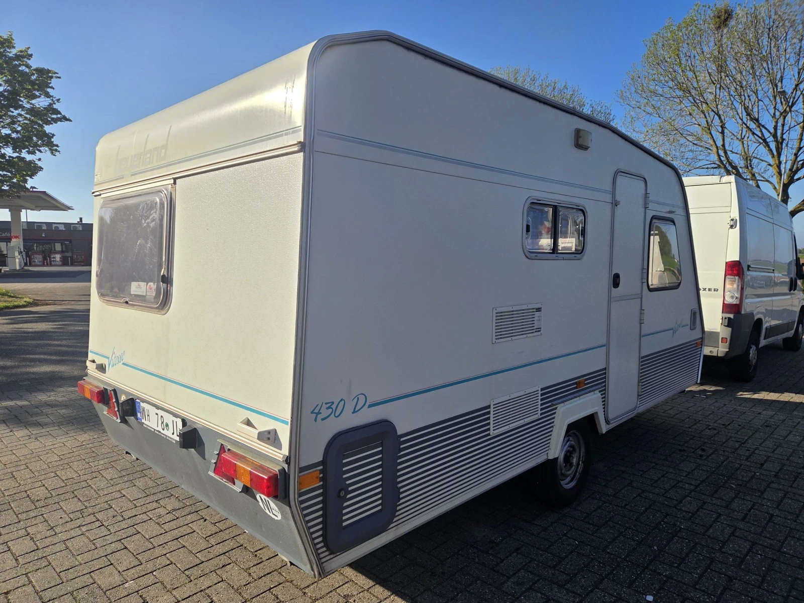 Каравана Beyerland 430D, снимка 2 - Каравани и кемпери - 54345816