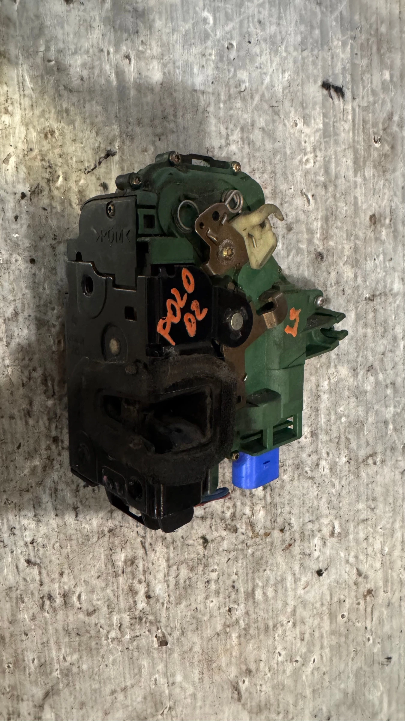 ����� �� ����� �� VW Polo 2002 - C3B1837015A / PA6.6GF30 / 113689 | Mobile.bg � ����������� 2