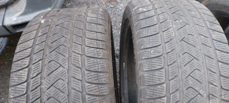 Гуми Зимни 275/40R19, снимка 1 - Гуми и джанти - 31151740