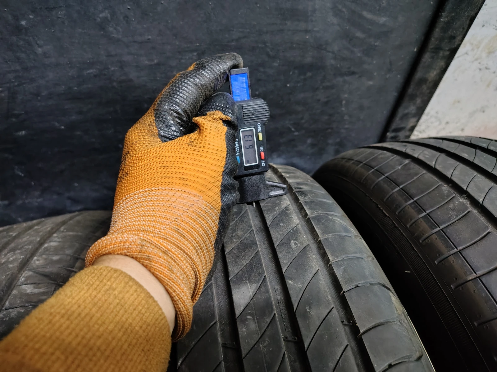 Гуми Летни 215/65R17, снимка 3 - Гуми и джанти - 53776089