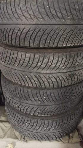 Гуми Зимни 225/60R17, снимка 1 - Гуми и джанти - 47991005